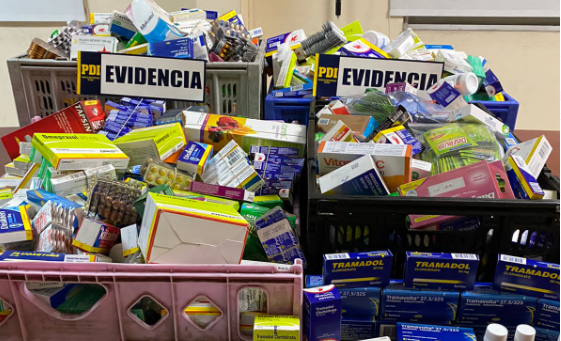 Psicotrópicos y cannabis: Detienen a sujeto por venta ilegal de medicamentos en feria libre de Recoleta