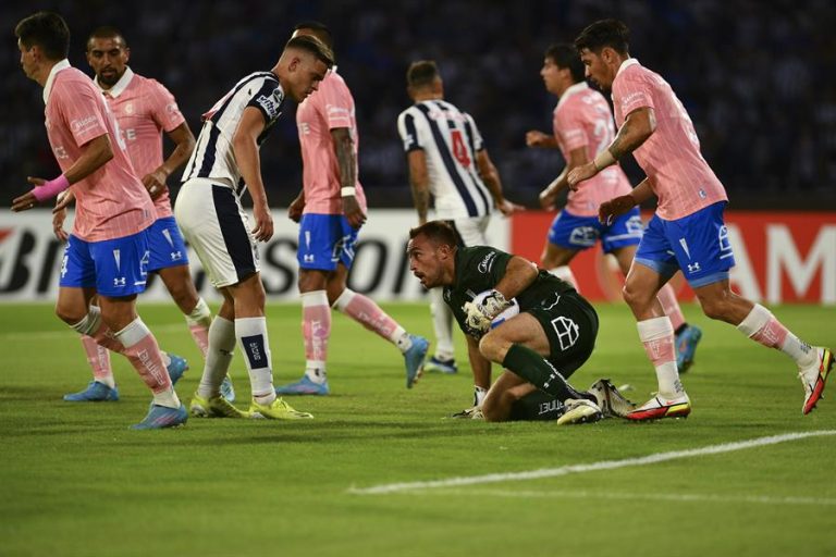 Copa Libertadores: Universidad Católica debutó con derrota ante Talleres en Argentina