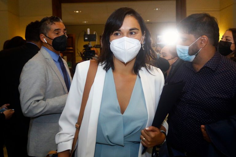 En gobierno anterior: Siches acusa que avión con migrantes expulsados regresó a Chile con todos sus pasajeros