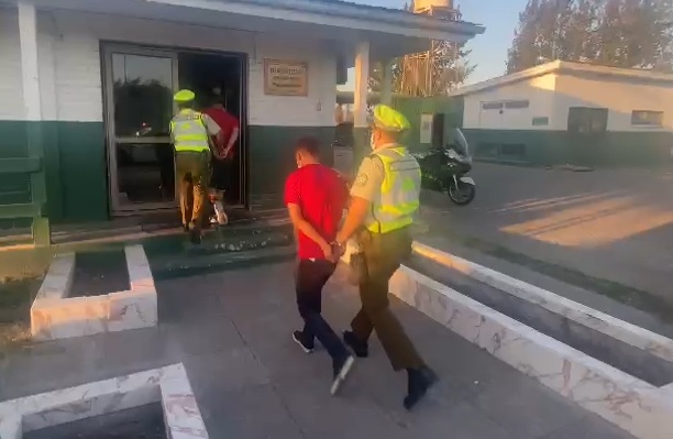 Detienen a dos hombres por cohecho: Conductor sin licencia ofreció $200 mil para evitar el procedimiento