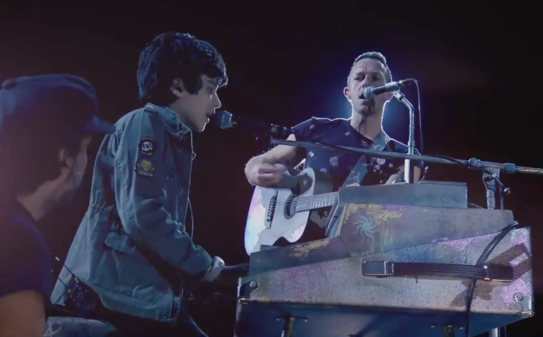Los sueños se cumplen: Niño autista tocó juntó a Coldplay durante concierto en México
