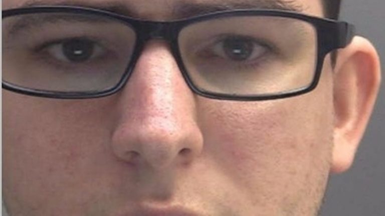 Pedófilo trepó por ventana de habitación para abusar de dos niñas mientras dormían