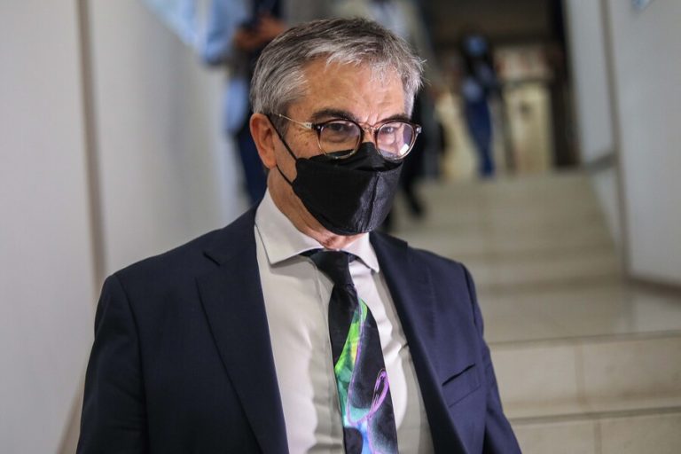 Para pagar deudas y pensiones alimenticias: ¿Qué plantea el proyecto alternativo de retiro del gobierno?