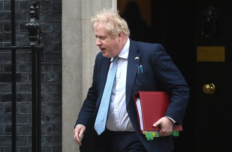 Rusia prohíbe la entrada al primer ministro británico Boris Johnson por 