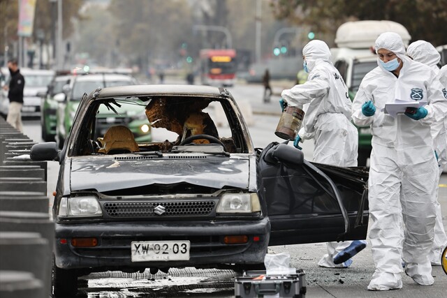 Hombre que se incendió frente a La Moneda es hermano del empresario asesinado Pedro Carrión