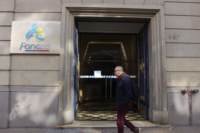 Fonasa inicia devolución de cotizaciones pagadas en exceso: ¿Cómo saber si me corresponde?