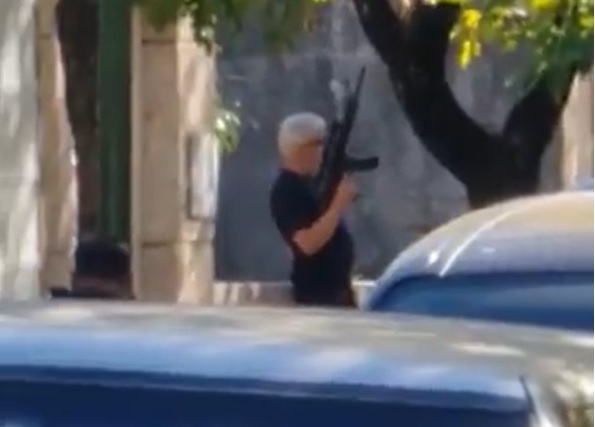 Con sangre fría: Salió a la calle con arma de guerra y disparó a tres personas en Argentina