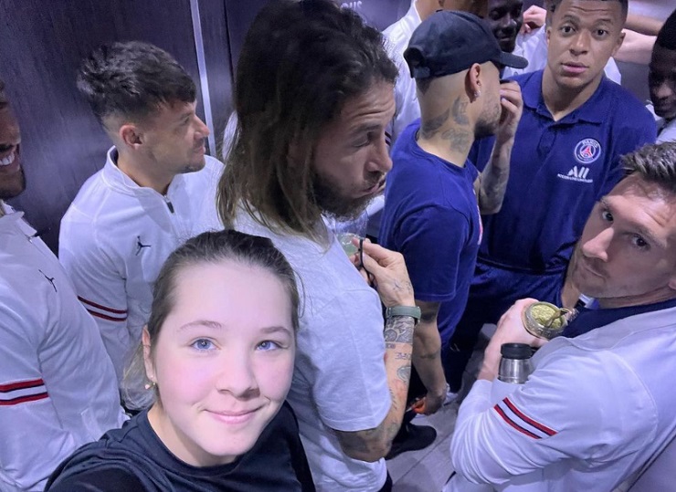 Las selfies que dan la vuelta al mundo: Joven deportista se encontró con Messi, Neymar y figuras del PSG en ascensor