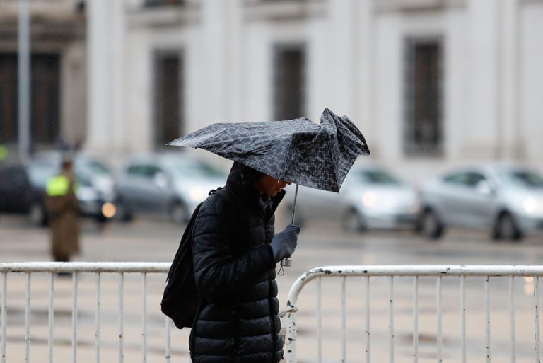 ¡Temporal! Emiten aviso por río atmosférico que potenciará las lluvias en el centro-sur del país