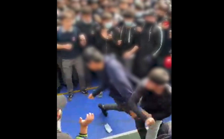 Captan violentas peleas al interior del Instituto Nacional: Estudiantes dicen que se trata de 