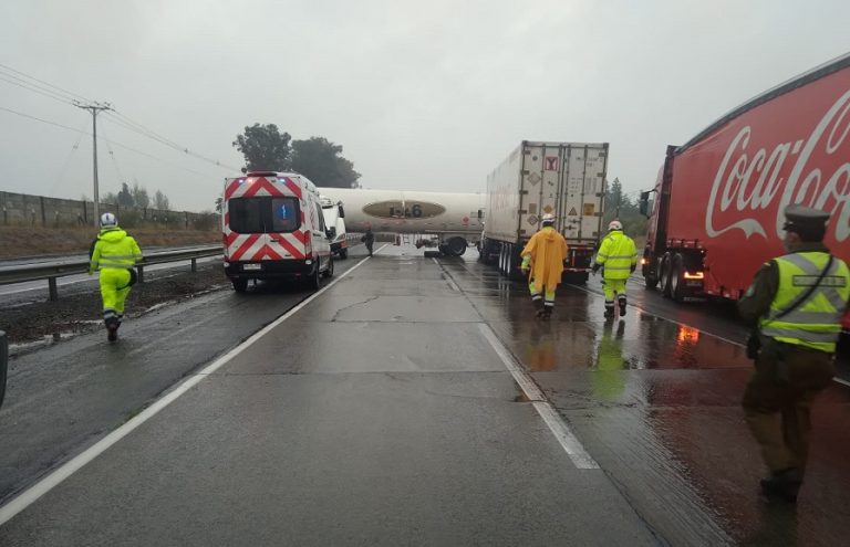 Reportan grave accidente en San Javier: Dos personas fallecieron tras el volcamiento de un bus