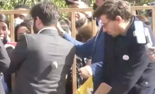 Quedó en libertad: Tribunal declaró ilegal detención de hombre que lanzó piedra contra pdte. Boric