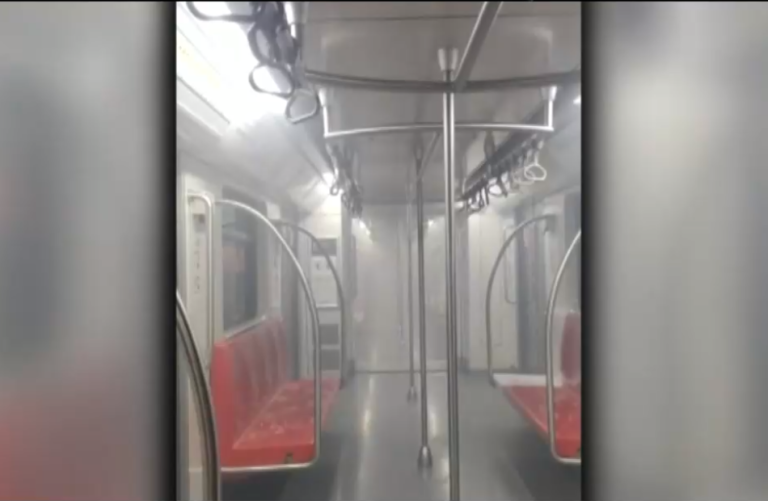 Evacúan metro por presencia de humo en uno de los vagones: Aseguran que se trató de falla técnica