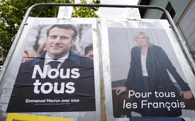 Francia elige a su nuevo presidente en una segunda vuelta entre Macron y Le Pen: Participación cae a un 63,23 %