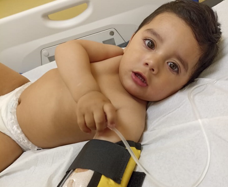 La incansable lucha de una madre por salvar a su hijo de dos años: 