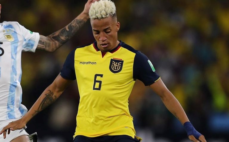 El enredo de seleccionado de Ecuador que abre posibilidad para que Chile llegue al Mundial