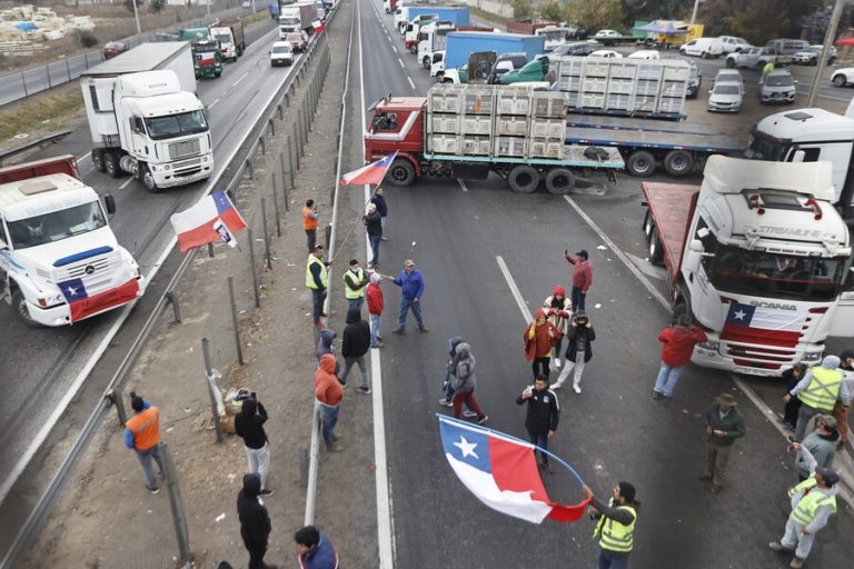 Gobierno anuncia querella por Ley de Seguridad del Estado contra camioneros