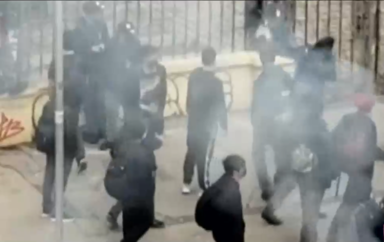 Nuevas manifestaciones en las afueras del Instituto Nacional: Se registraron enfrentamientos con Carabineros