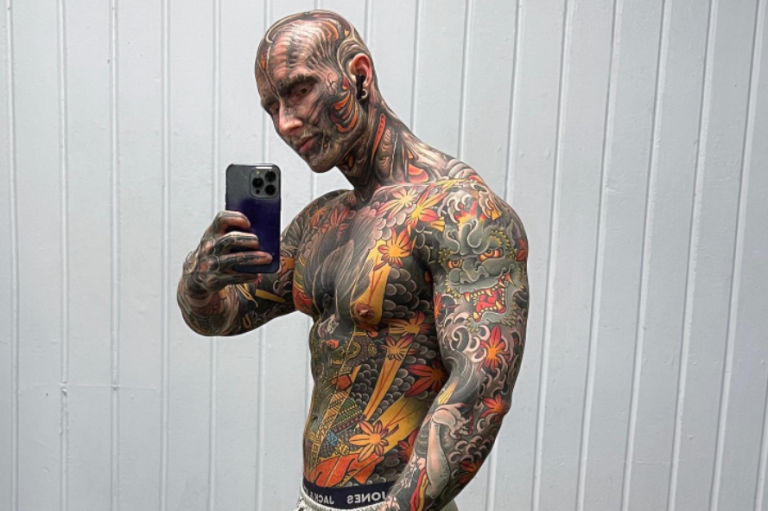 Joven compartió su transformación tras cubrir el 95% de su cuerpo con tatuajes: 