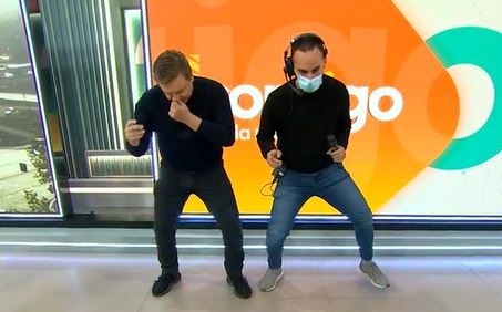 ¡Ay, esas rodillas! JC Rodríguez se lució con sus pasos prohibidos en Contigo en la Mañana