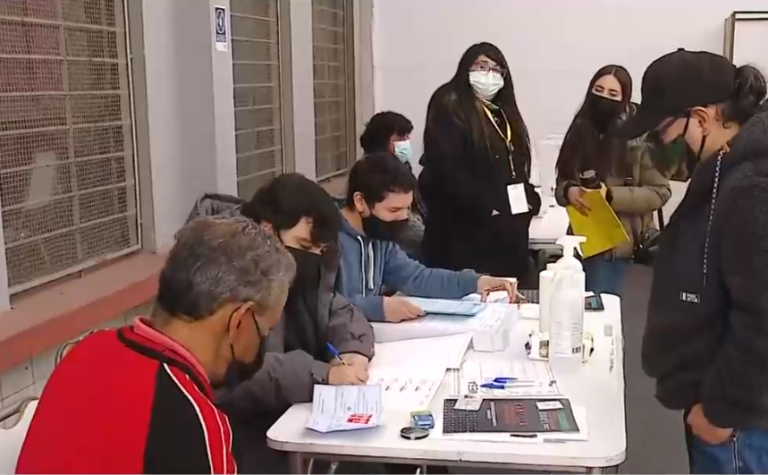 Pasa al borrador: Convención Constitucional aprueba voto voluntario para mayores de 16 años