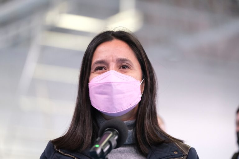 Alcaldesa de Las Condes acusa falta de atribuciones en seguridad municipal: 