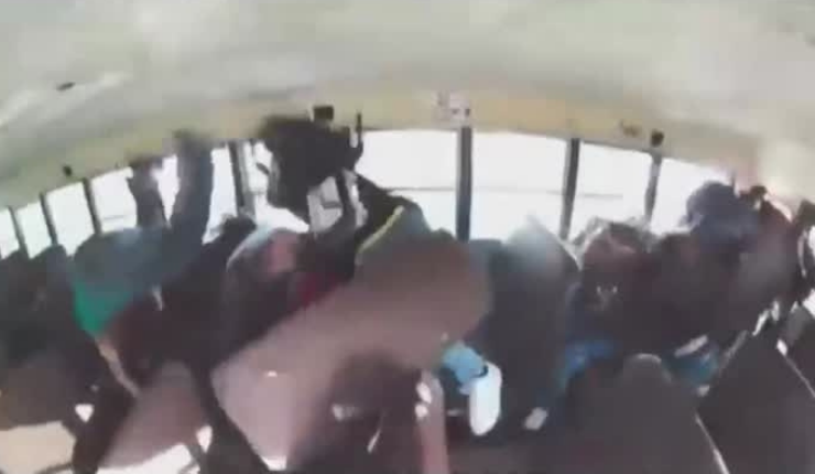 Impactante video de accidente en furgón muestra los riesgos de no usar cinturón