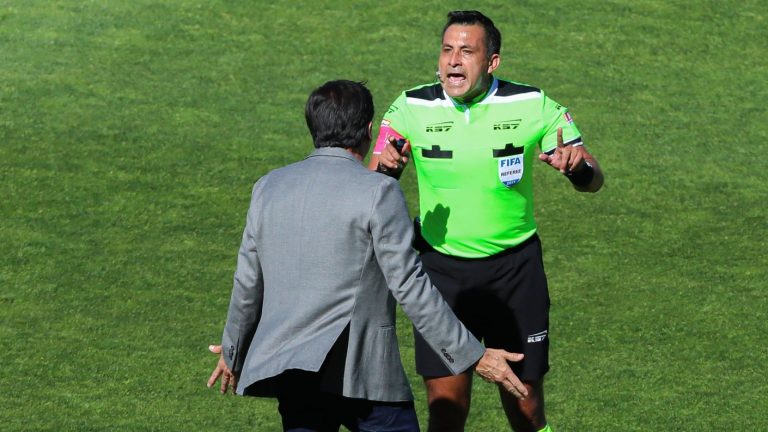 Terremoto en el fútbol chileno: Javier Castrilli despide a Julio Bascuñán y otros 10 árbitros