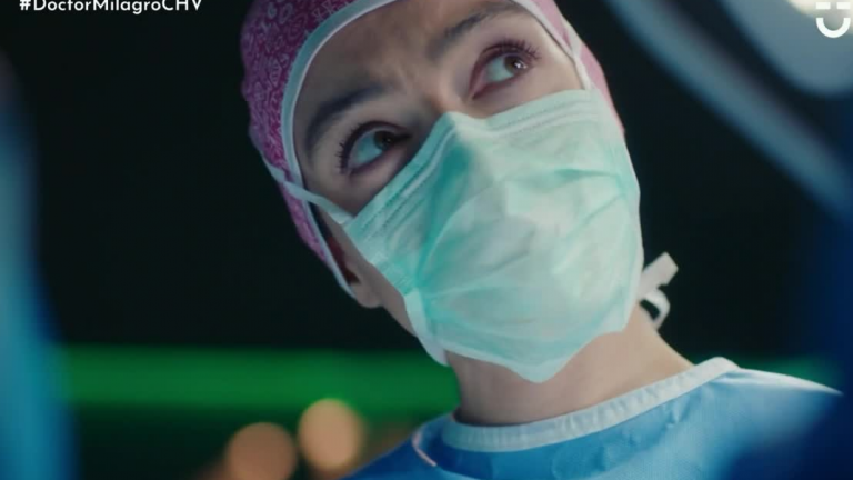 La primera buena acción de Damla: Convenció a Tanju de reconstruir la frente de un joven paciente