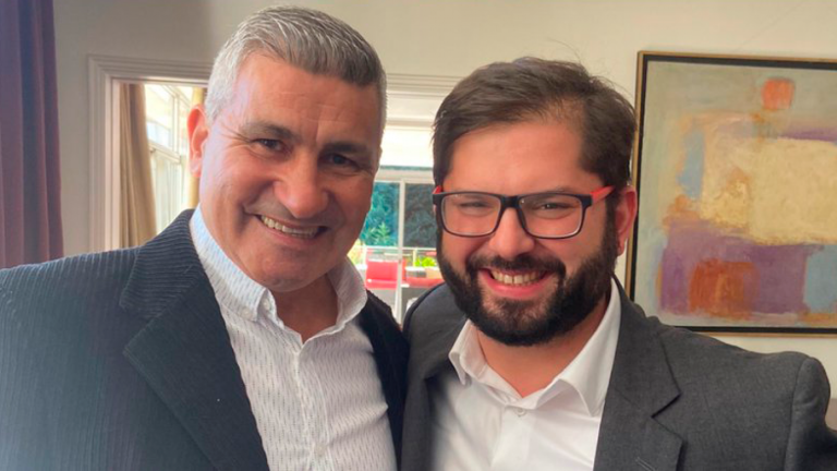 Gabriel Boric se reunió con sus ídolos de la UC en Argentina: 'Pipo' Gorosito y 'Beto' Acosta