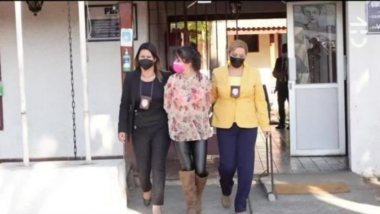 Ocultó cadáver para cobrar la pensión: Detienen a hija de la mujer que llevaba 10 años fallecida