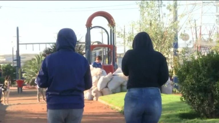 Indignante caso: Una madre y su hija denuncian que fueron obligadas a desnudarse por Carabineros en una comisaría