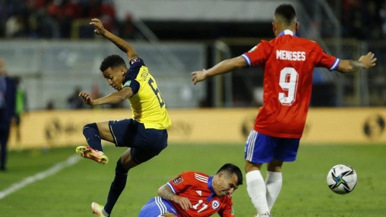 ¿Chile al Mundial? Una posible mala inscripción de un jugador en Ecuador podría clasificar a La Roja a Qatar