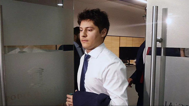 ¿Vio una película con audífonos o estaba leyendo? Estas fueron las contradicciones de Nicolás Zepeda en el juicio