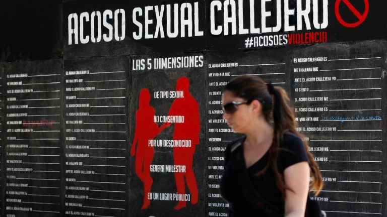 Aprueban norma contra acoso callejero en Quilicura: Multas de hasta $270 mil y diferentes conductas prohibidas