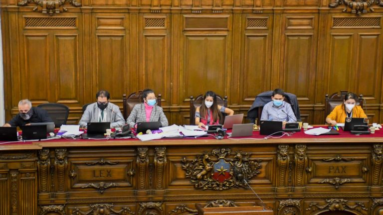 Libertad de enseñanza y educación integral: Normas de Comisión de Derechos Fundamentales generan polémica