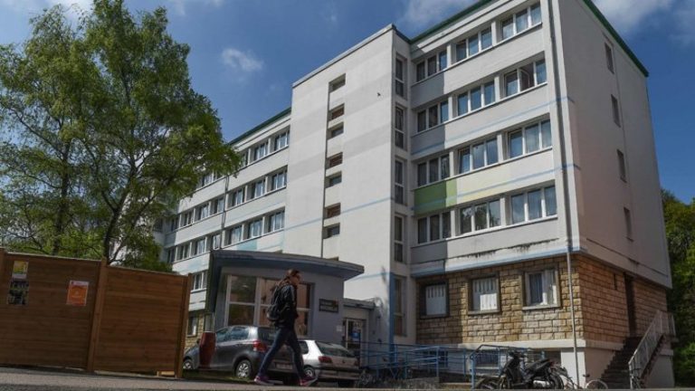 Detectan a hombre misterioso: Revelan imágenes de las cámaras de seguridad del edificio de Narumi Kurosaki