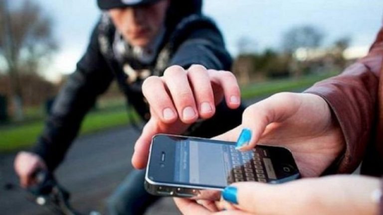 Balazos y enfrentamientos en el Persa: Así funciona la mafia dedicada a los robos de celulares