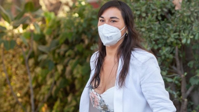 Tensión en el mundo político por dichos de ministra Izkia Siches: Pidió disculpas por entregar información errónea