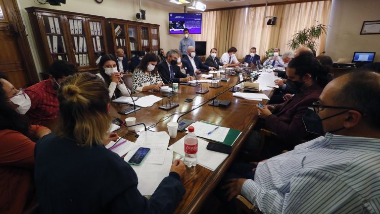 Se traba el quinto retiro: Comisión de Constitución rechaza proyecto del 10% de las AFP