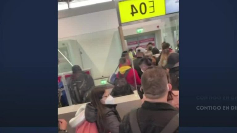 Conflicto fuera de control: Pasajeros se tomaron un avión en el aeropuerto de Santiago