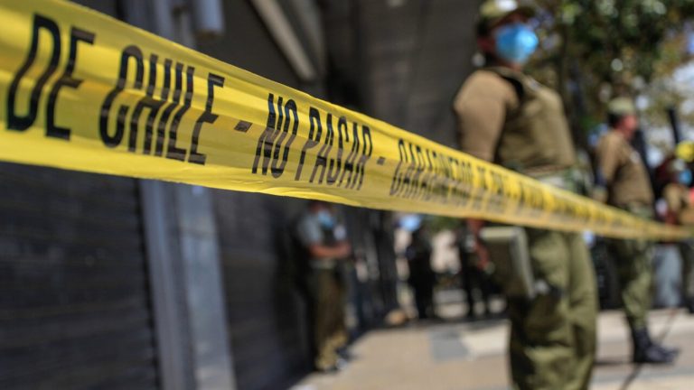 Violento asalto a sucursal bancaria en Recoleta: Delincuente le arrebató el arma a un guardia