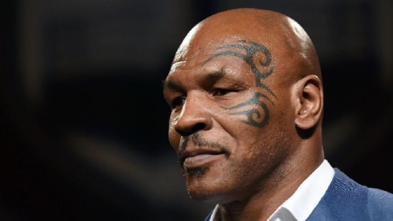 ¡Escándalo en un avión! Viralizan video de Mike Tyson cuando agredió a un pasajero que lo molestó