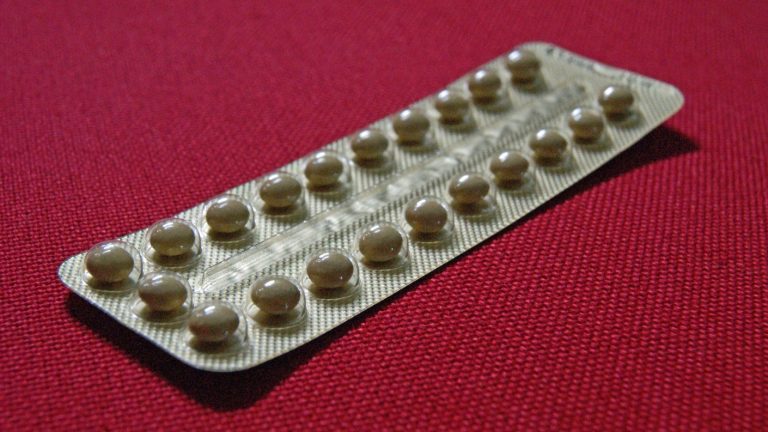 ISP alerta por eficacia de pastillas anticonceptivas: Podrían alterarse por uso de otros medicamentos