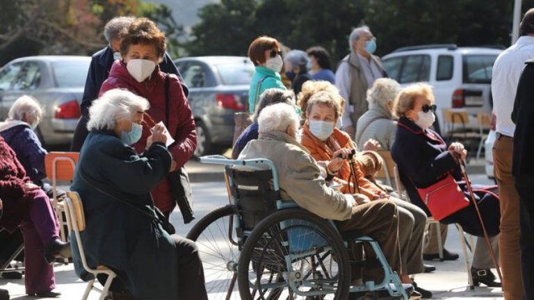 Ministra de Desarrollo Social habló sobre los aportes dirigidos a los adultos mayores