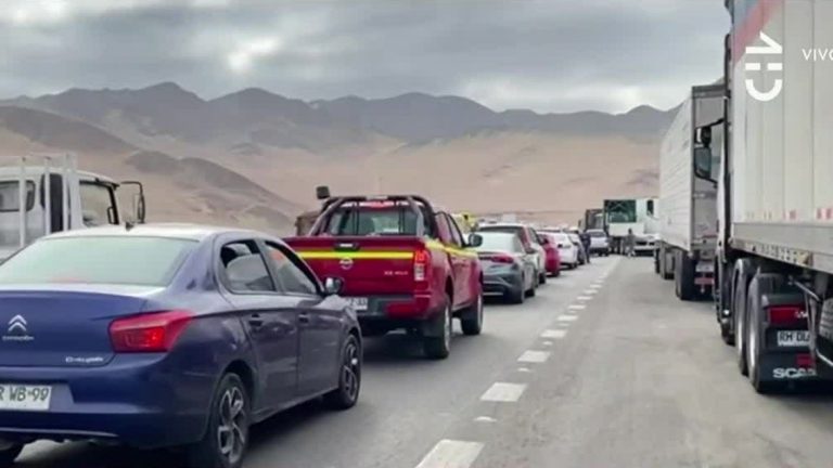 Ambulancia atascada por los tacos: Paro de camioneros provocó corte de rutas en varios puntos del país