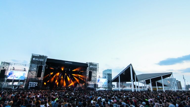 Encabezado por Arctic Monkeys, Lorde y Björk: Primavera Sound Chile 2022 revela contundente Line Up