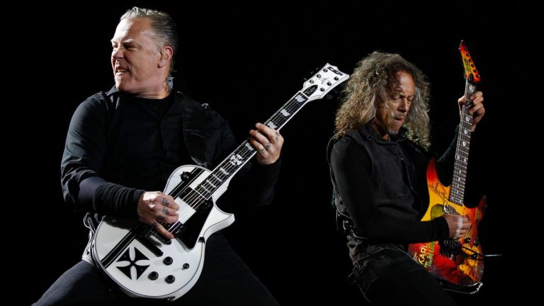 Eventual sobreventa y largas filas: Sernac oficia a productora por reclamos en concierto de Metallica