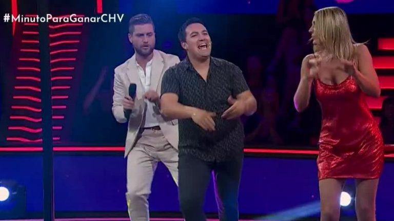 ¡Sacaron los pasos prohibidos! Víctor Moraga puso a bailar a los animadores de Minuto Para Ganar