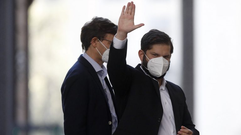 La plata NO pasará por las manos de la gente: Así es el proyecto de quinto retiro del 10% que presentó Boric